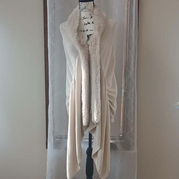 White House/Black Market Sweaters - Chic Cream Women's Poncho with Faux Fur Trim
